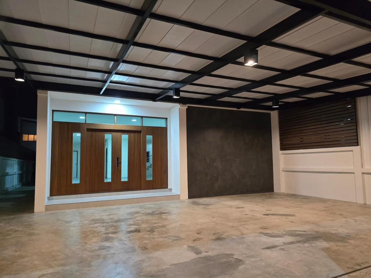 ขายทาวน์โฮมโชคชัย4 ลาดพร้าว71 : 📢👇ขาย Townhome 3 ชั้นราคาถูกที่สุดใน ซอยนาคนิวาส เดินทางสะดวก หลายเส้นทาง เข้าได้ทั้งจากโชคชัย4 และลาดพร้าว 71 , รัชดา, ประดิษฐ์มนูญธรรม เกษตร-นวมินทร์ ห่างสถานีรถไฟฟ้าสายสีเหลืองเพียง 1 กม.ใกล้ห้างเซ็นทรัลอีสวิวเพียง 5 นาที คริลตัสพาร์ค,โฮมโปร,เทสโก้โล