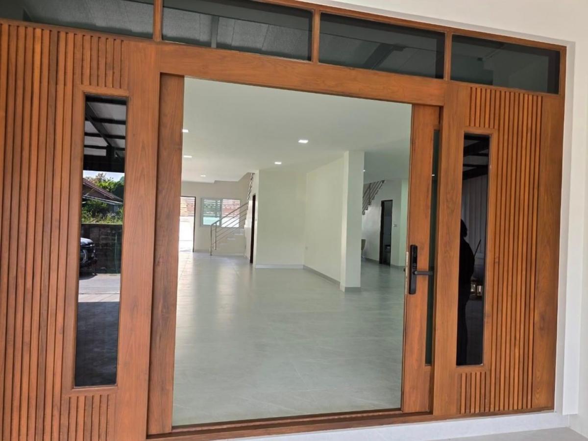 ขายทาวน์โฮมโชคชัย4 ลาดพร้าว71 : 📢👇ขาย Townhome 3 ชั้นราคาถูกที่สุดใน ซอยนาคนิวาส เดินทางสะดวก หลายเส้นทาง เข้าได้ทั้งจากโชคชัย4 และลาดพร้าว 71 , รัชดา, ประดิษฐ์มนูญธรรม เกษตร-นวมินทร์ ห่างสถานีรถไฟฟ้าสายสีเหลืองเพียง 1 กม.ใกล้ห้างเซ็นทรัลอีสวิวเพียง 5 นาที คริลตัสพาร์ค,โฮมโปร,เทสโก้โล