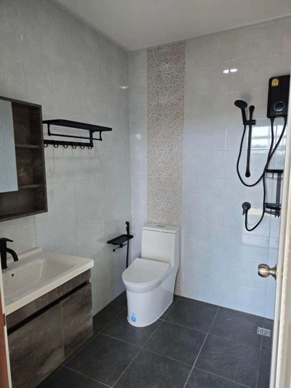 ขายทาวน์โฮมโชคชัย4 ลาดพร้าว71 : 📢👇ขาย Townhome 3 ชั้นราคาถูกที่สุดใน ซอยนาคนิวาส เดินทางสะดวก หลายเส้นทาง เข้าได้ทั้งจากโชคชัย4 และลาดพร้าว 71 , รัชดา, ประดิษฐ์มนูญธรรม เกษตร-นวมินทร์ ห่างสถานีรถไฟฟ้าสายสีเหลืองเพียง 1 กม.ใกล้ห้างเซ็นทรัลอีสวิวเพียง 5 นาที คริลตัสพาร์ค,โฮมโปร,เทสโก้โล