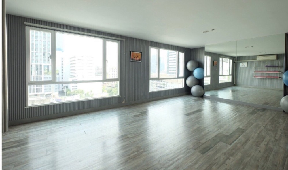 ขายคอนโดพระราม 9 เพชรบุรีตัดใหม่ RCA : For sale Condo thru Thonglor 2Beds hight floor(S15-28809)