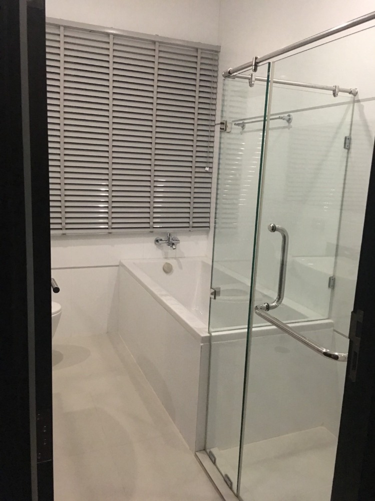 ขายคอนโดพระราม 9 เพชรบุรีตัดใหม่ RCA : For sale Condo thru Thonglor 2Beds hight floor(S15-28809)