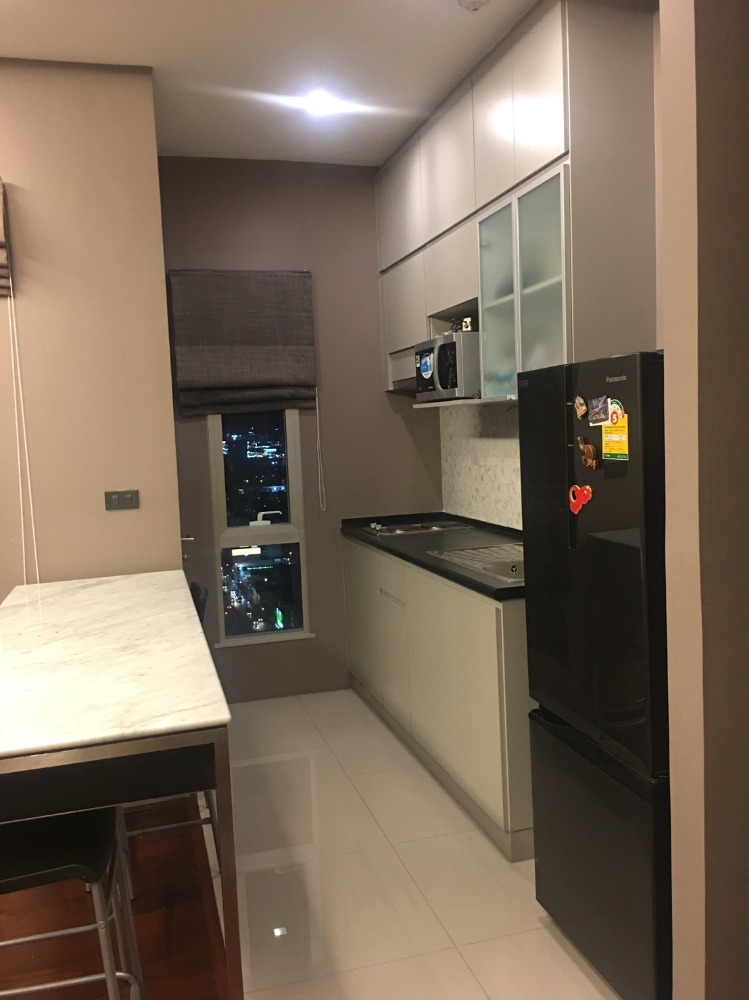 ขายคอนโดพระราม 9 เพชรบุรีตัดใหม่ RCA : For sale Condo thru Thonglor 2Beds hight floor(S15-28809)