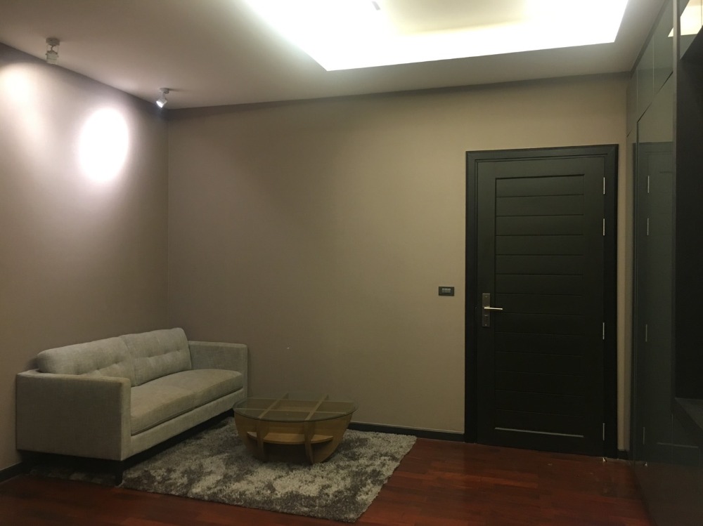 ขายคอนโดพระราม 9 เพชรบุรีตัดใหม่ RCA : For sale Condo thru Thonglor 2Beds hight floor(S15-28809)