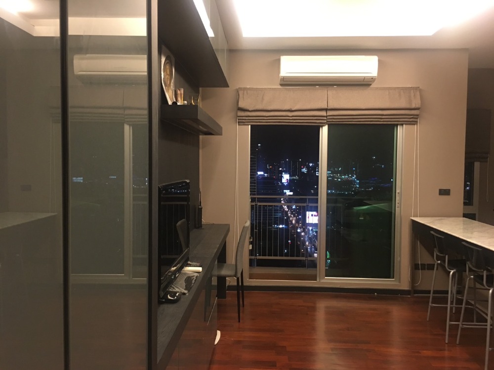 ขายคอนโดพระราม 9 เพชรบุรีตัดใหม่ RCA : For sale Condo thru Thonglor 2Beds hight floor(S15-28809)