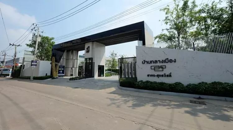ขายทาวน์โฮมราษฎร์บูรณะ สุขสวัสดิ์ : ขาย/เช่า ทาวน์โฮม 3 ชั้น หลังมุม 18.5 ตรว. บ้านกลางเมือง สาธร - สุขสวัสดิ์ 39 ทำเลดีมาก