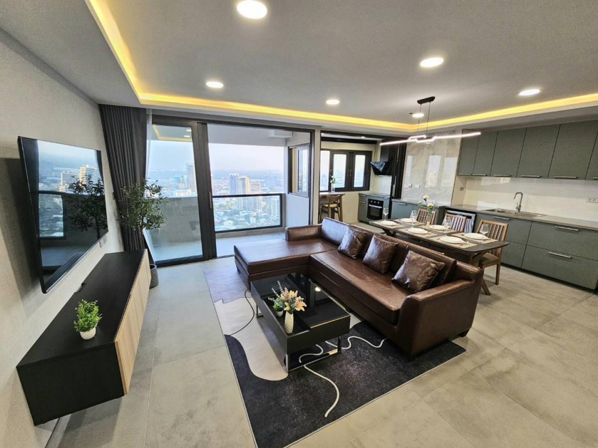 ขายคอนโดสุขุมวิท อโศก ทองหล่อ : 📢👇 DON’T MISS IT Another unaffected building from the incident, just renovated whole unit, 3 beds, walkable to BTS Phromphong , big balcony with river and city view
