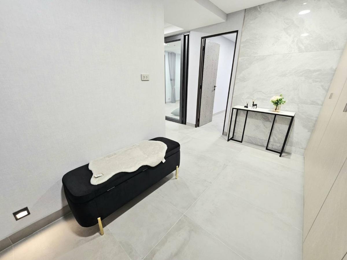 For SaleCondoSukhumvit, Asoke, Thonglor : 📢👇 Sell with tenant til June 2026
DON’T MISS IT Another unaffected building from the incident, just renovated whole unit, 3 beds, walkable to BTS Phromphong , big balcony with river and city view