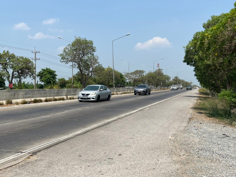 ขายที่ดินนครปฐม : ขาย ที่ดิน 35-3-6 ไร่ ริมถนน 346 ปทุมธานี-บางเลน ติดถนนหลัก 4 เลน รถวิ่งไปมาตลอด ถ. ปทุมธานี-บางเลน จ.นครปฐม ถนนหน้าที่ดินกว้าง รถบรรทุก รถใหญ่ เข้าออกสะดวก ที่ดินหน้ากว้างติดถนน 226 ม