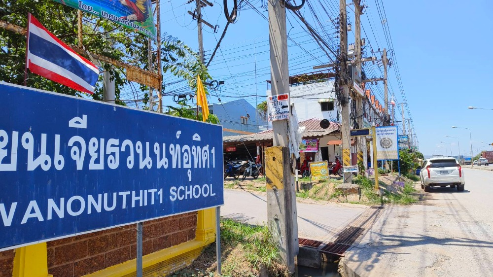 ขายที่ดินโคราช นครราชสีมา : ขายที่ดิน 400 ตรว. ห่างจากถนนมิตรภาพ 900 เมตร ถ.แผ่นดินธรรม อ.สีคิ้ว, นครราชสีมา