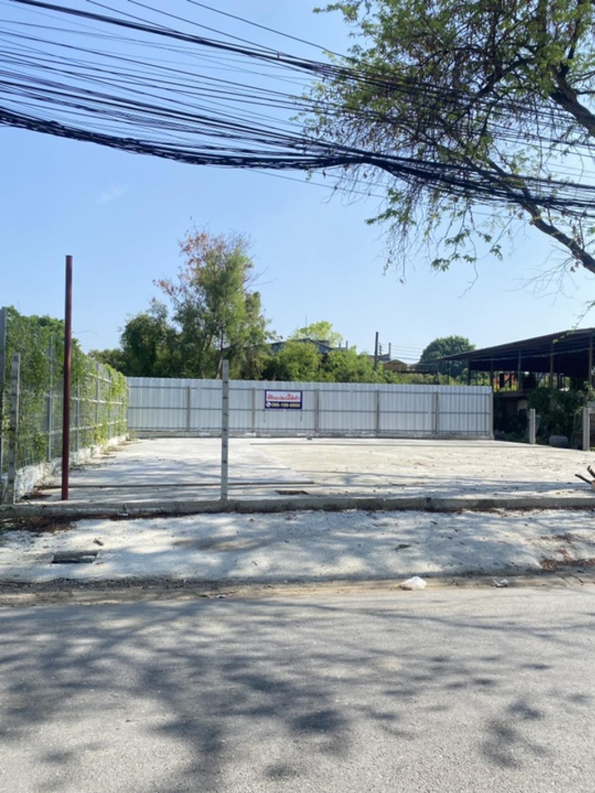 For RentLandRama 2, Bang Khun Thian : Land for rent, Rama 2, well poured, pipes laid, already filled, Bang Kradi Soi 1, can enter and exit in many ways.