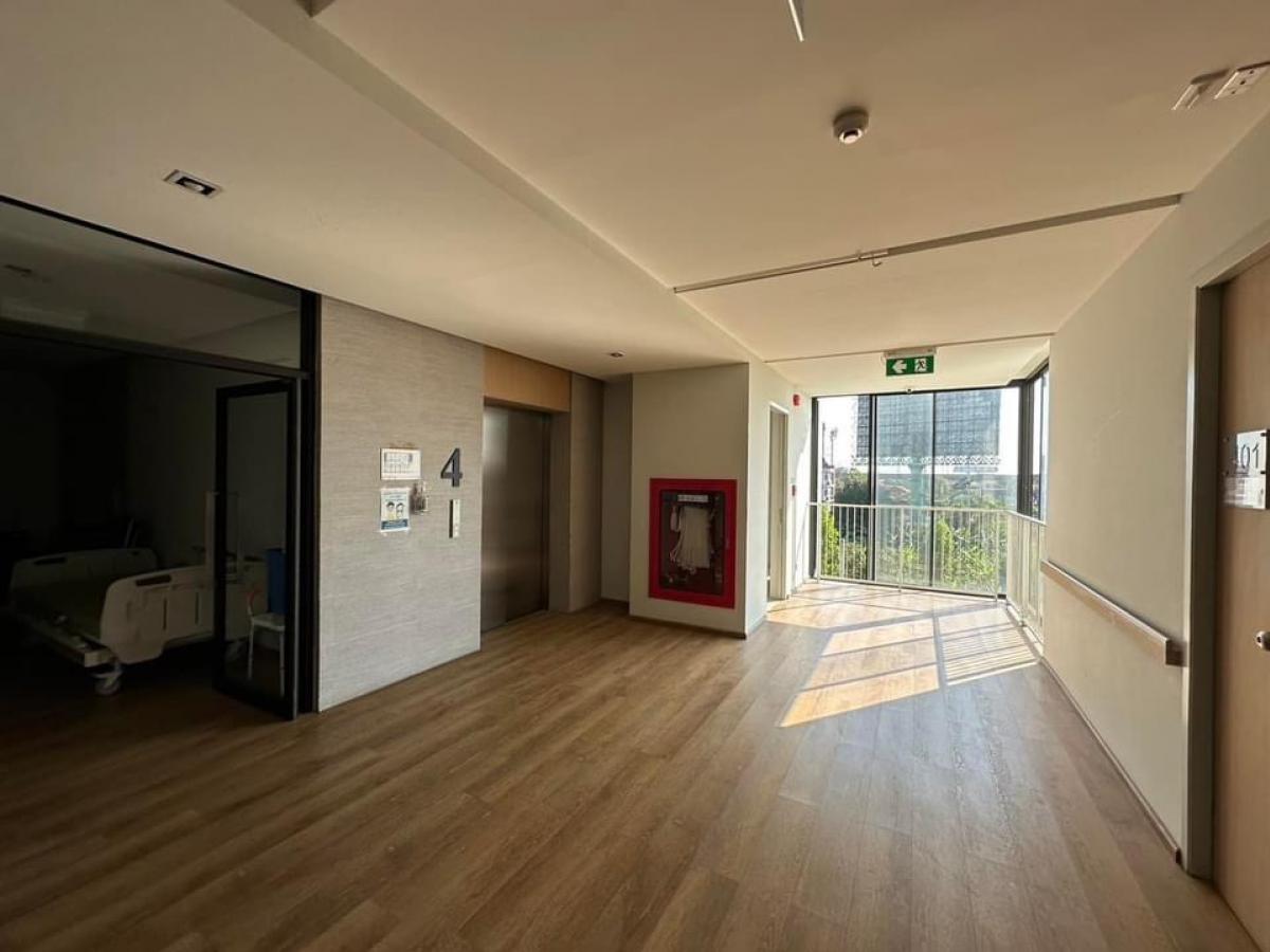 For RentRetail SpacePattanakan, Srinakarin : *Owner post* For rent, the entire 4th floor of Sirin Hospital, Serene Hospital, size 380 sq m., suitable for a beauty clinic.