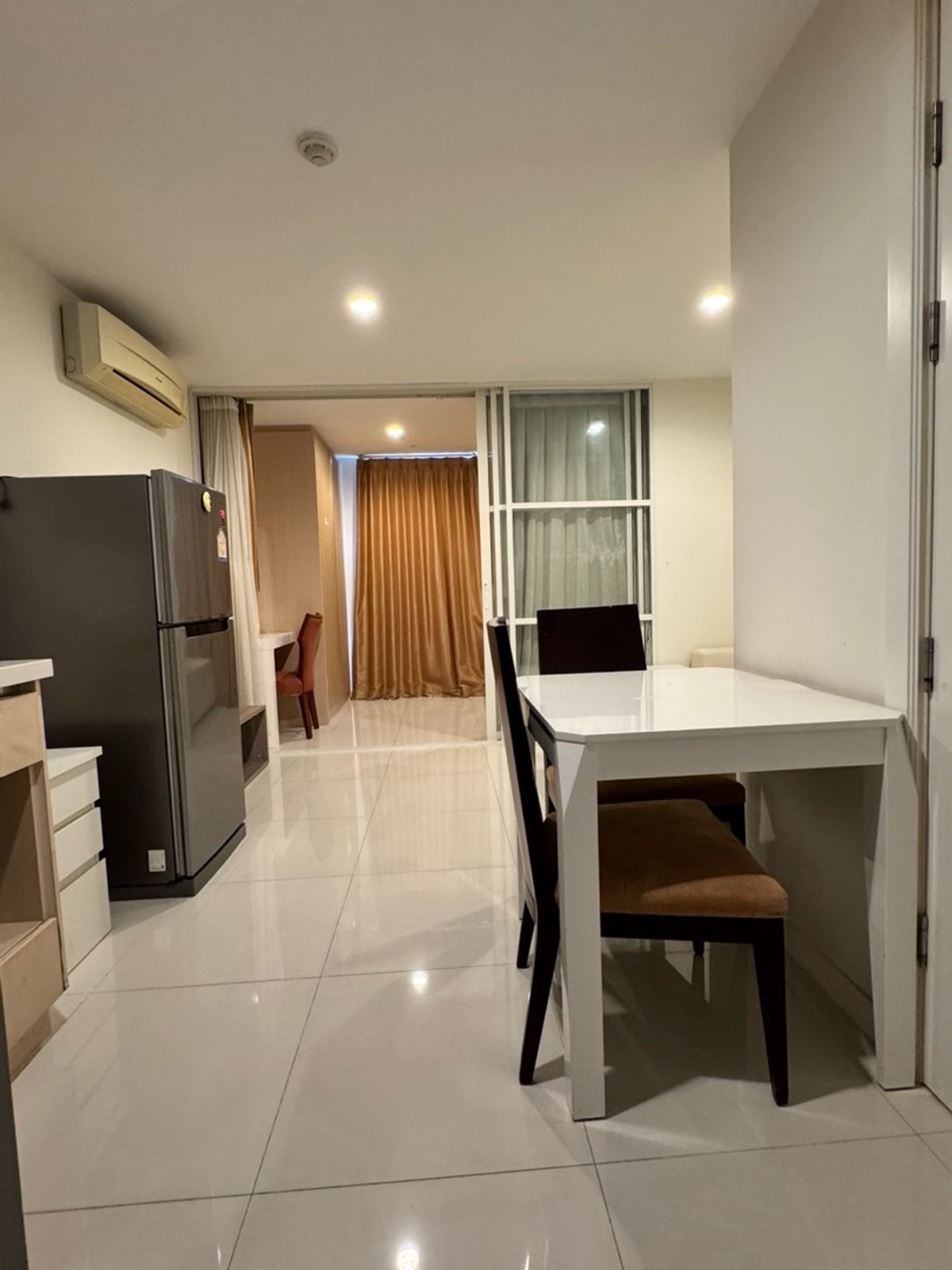 ให้เช่าคอนโดพัฒนาการ ศรีนครินทร์ : ✅ รีบจองด่วน ถูกมาก ก่อนปิดดิว New ขนาด 30  ตร.ม. New  1 น 1 น้ำ เพียง 8,000/ด คอนโดอิลิเม้นท์  ระเบียงทิศตะวันออก ห้องสวย อยู่สบาย เฟอร์นิเจอร์ครบ เครื่องใช้ไฟฟ้า ครบพร้อม เครื่องซักผ้า ป้าแหม่ม Tel/Line:0992982923 jen1/7/109