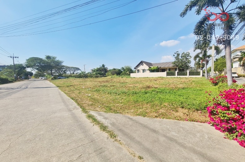 For SaleLandChaengwatana, Muangthong : Empty land for sale, corner plot, area 387 square meters, Phetwattana Village, Pak Kret, already filled.