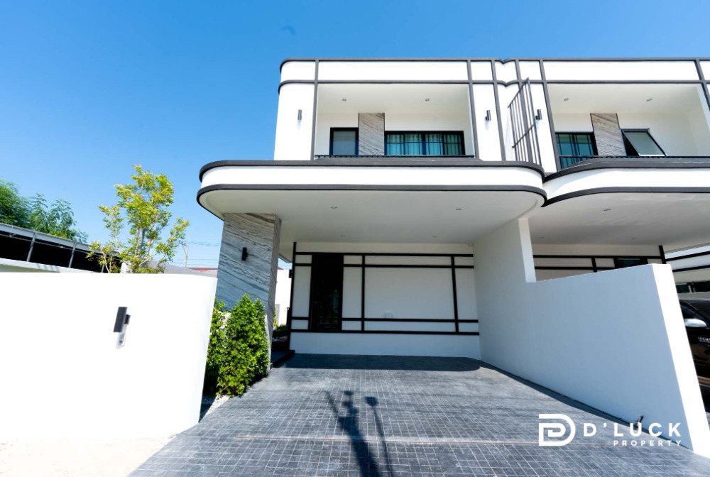 For SaleTownhomePattaya, Bangsaen, Chonburi : New house for sale, 2-story townhome in Pattaya.