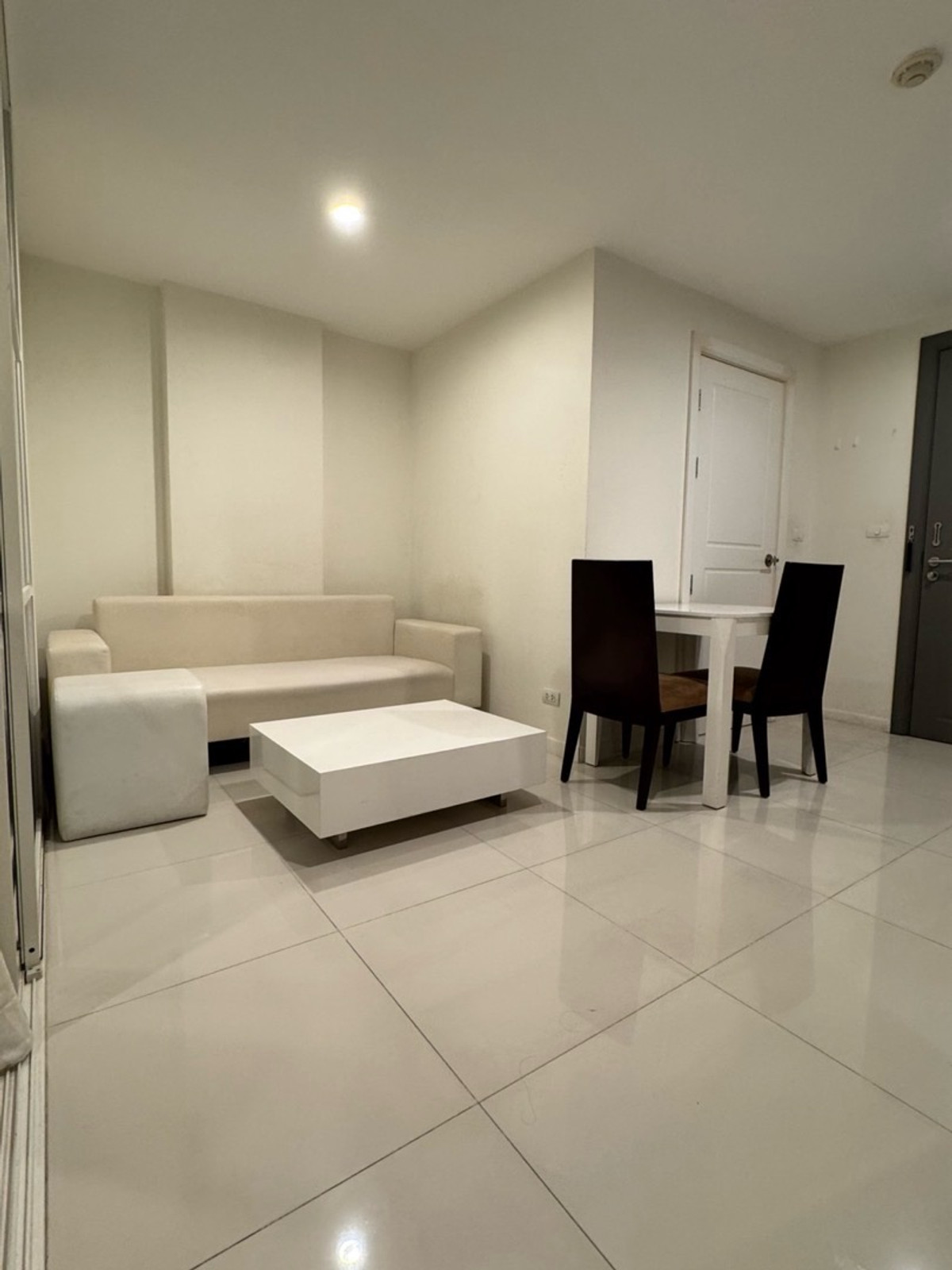 For RentCondoPattanakan, Srinakarin : ✅ NEW 📍9,000 .-/ Swimming pool view, size 37 sq.m., New 1, 1 water, condo, Ilime, beautiful room, comfortable furniture Complete electrical appliances with washing machine, Aunt Mam Tel: 0992982923 Lineid: 0644740951 CH2/3