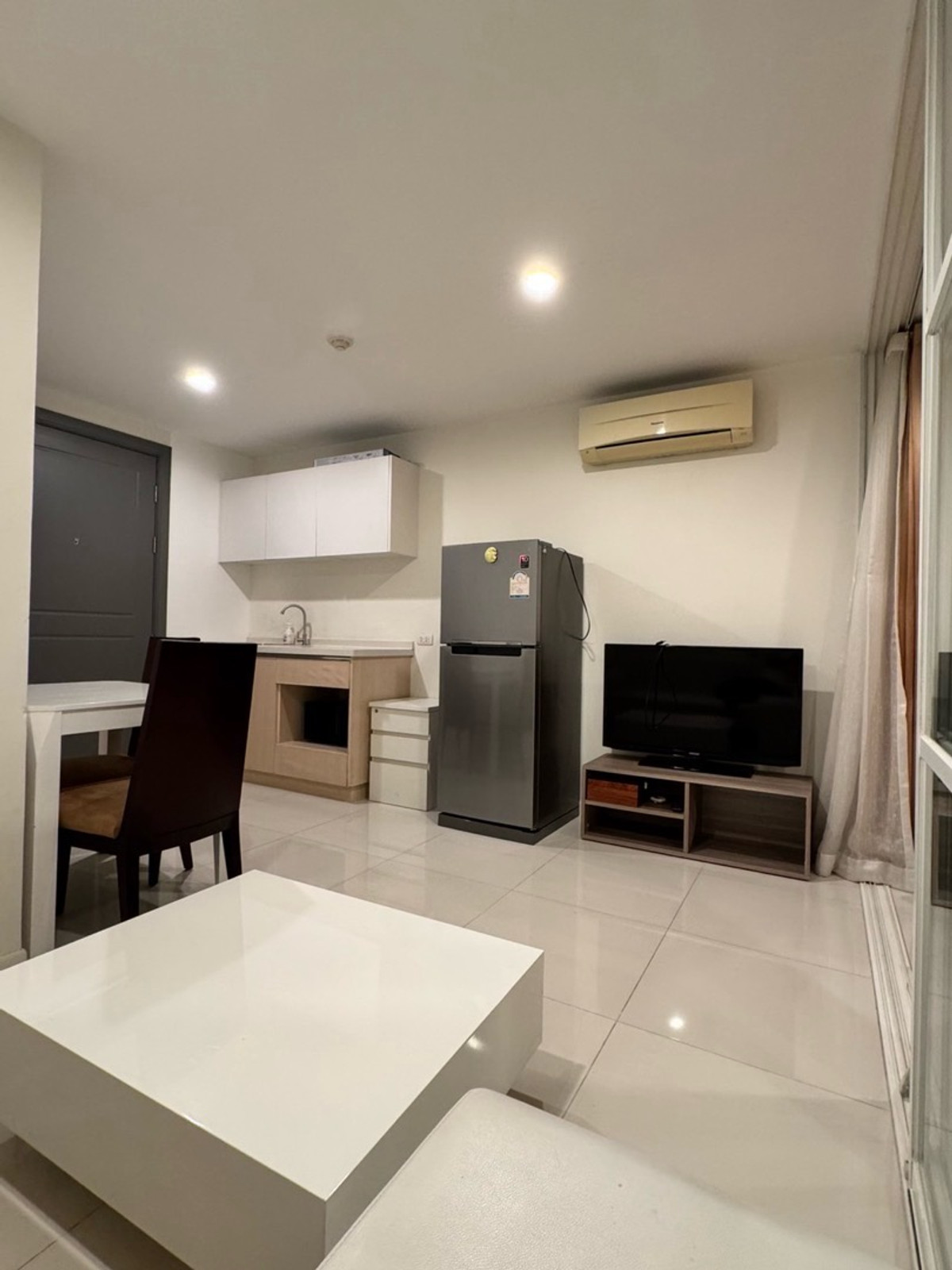 For RentCondoPattanakan, Srinakarin : ✅ NEW 📍9,000 .-/ Swimming pool view, size 37 sq.m., New 1, 1 water, condo, Ilime, beautiful room, comfortable furniture Complete electrical appliances with washing machine, Aunt Mam Tel: 0992982923 Lineid: 0644740951 CH2/3