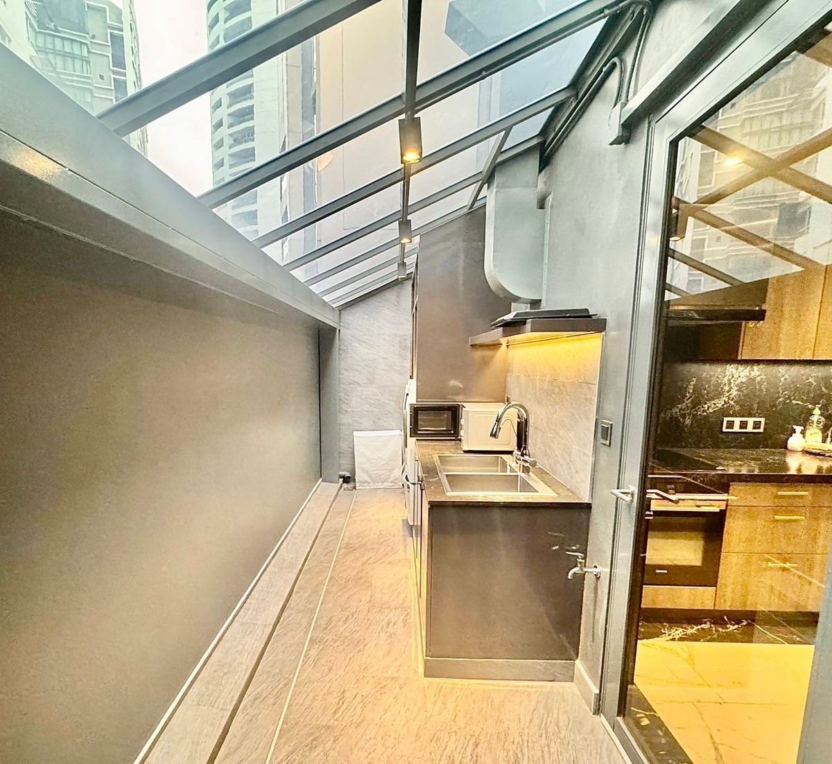 ให้เช่าคอนโดสุขุมวิท อโศก ทองหล่อ : Lumpini Sukhumvit 24 2 bedrooms  For Rent