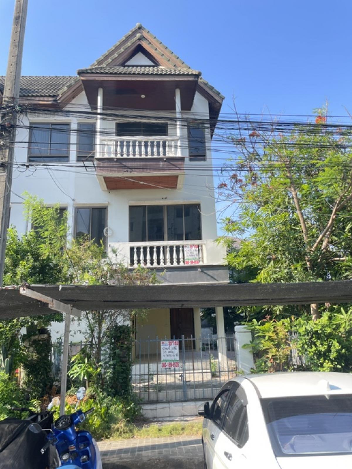 ขายทาวน์โฮมบางนา แบริ่ง ลาซาล : ขายทาวเฮ้าส์ หลังมุม บ้านสวนลลนา สวนหลวง3ชั้น 32 ตารางวา 4 ห้องนอน4 ห้องน้ำ จอดรถ1 คัน ราคาพิเศษ 3.85ล้าน นัดชมโทร 081-7329399 คุณติ๊ก