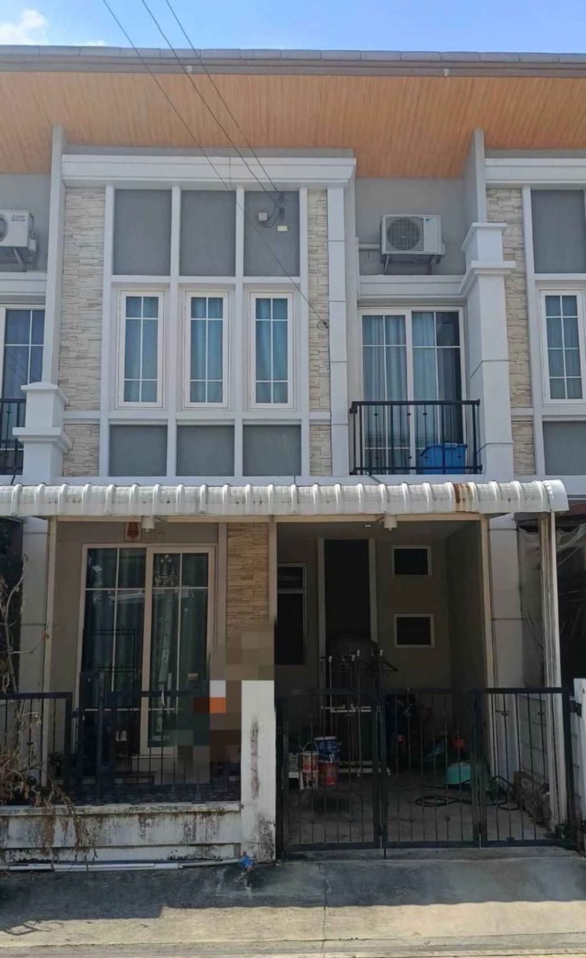 For RentTownhomeNawamin, Ramindra : 20,000.- 3-storey townhouse with furniture, Greenwich Village, Ram Intra, project on the main road, next to Makro, near Fashion Ram Intra, Bang Chan BTS