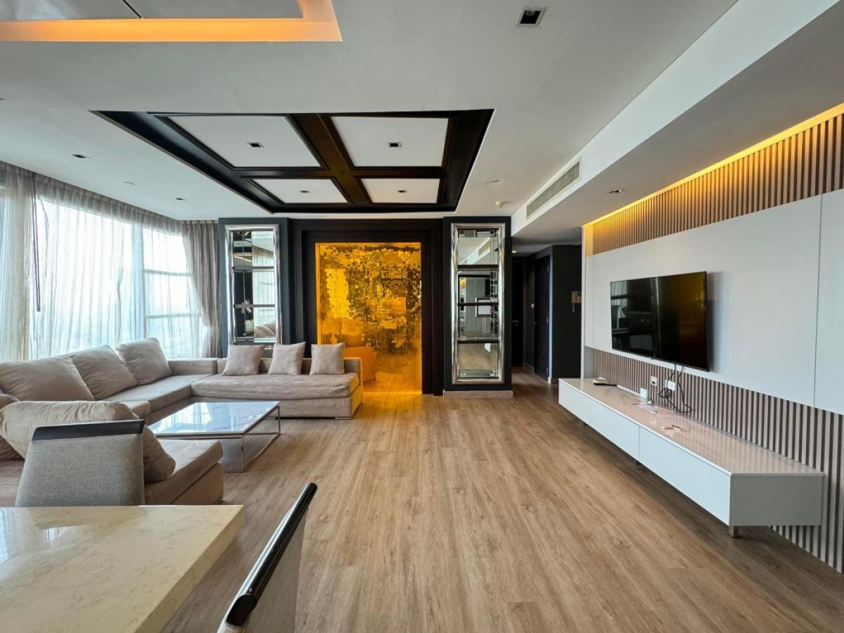 ขายคอนโดสุขุมวิท อโศก ทองหล่อ : 📢👇Big size unit, nice decoration, fully furnished, located on the main road, easily traveling in many routes