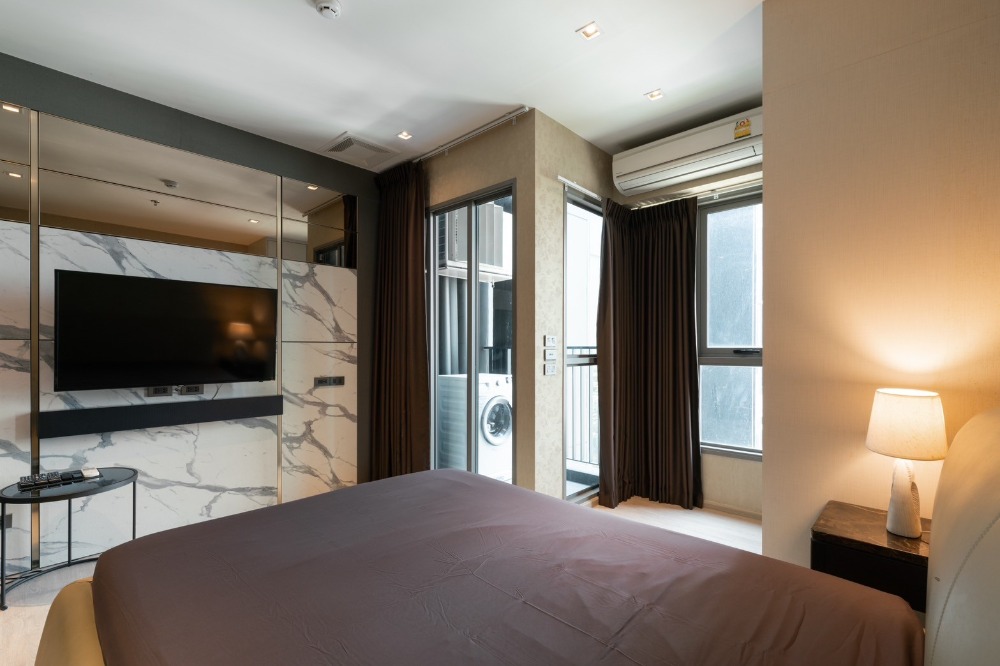For SaleCondoThaphra, Talat Phlu, Wutthakat : Urgent sale, beautiful room, pool and garden view, Whizdom Tha Phra, next to BTS Talat Phlu, excellent location.