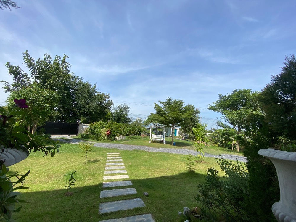 For SaleHouseAng Thong : House for sale with a resort atmosphere, has a pond, lots of fish in the pond, trees, various kinds of fruit, ready to move in, perfect for living. or cafe business