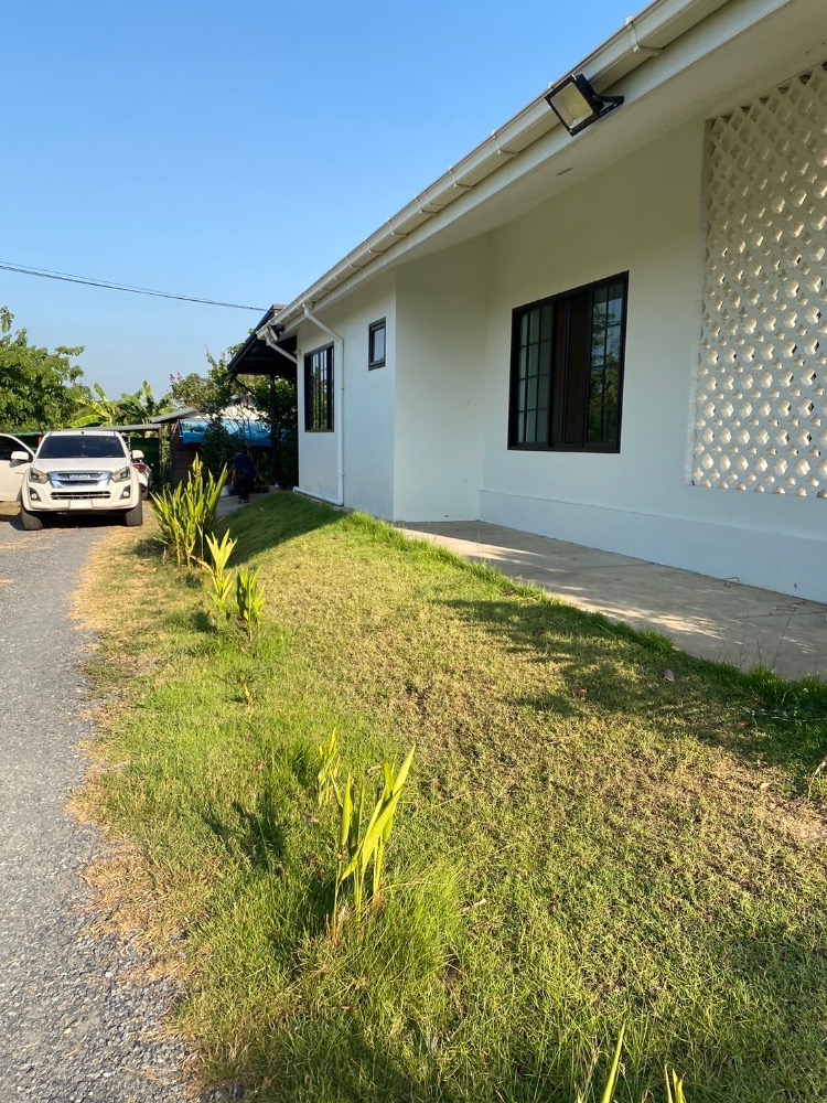 For SaleHouseAng Thong : House for sale with a resort atmosphere, has a pond, lots of fish in the pond, trees, various kinds of fruit, ready to move in, perfect for living. or cafe business