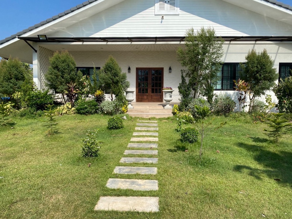 For SaleHouseAng Thong : House for sale with a resort atmosphere, has a pond, lots of fish in the pond, trees, various kinds of fruit, ready to move in, perfect for living. or cafe business