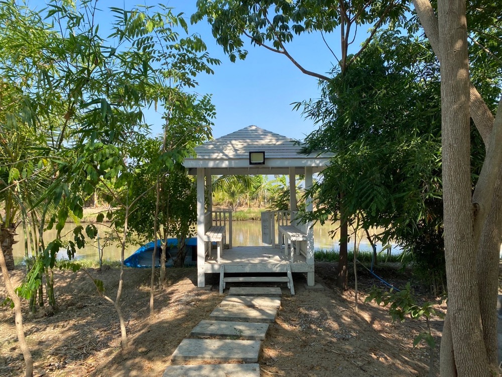 For SaleHouseAng Thong : House for sale with a resort atmosphere, has a pond, lots of fish in the pond, trees, various kinds of fruit, ready to move in, perfect for living. or cafe business