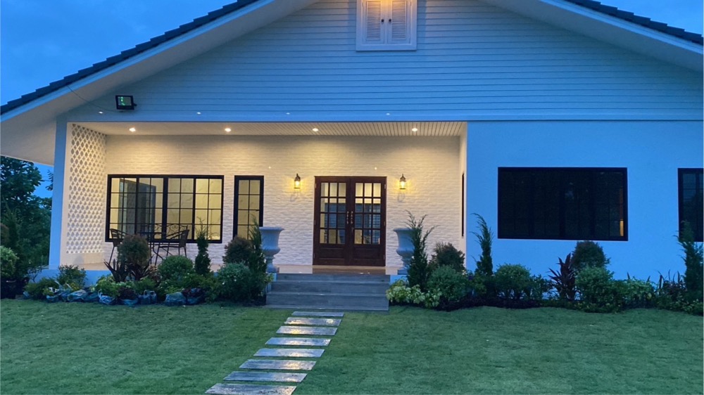 For SaleHouseAng Thong : House for sale with a resort atmosphere, has a pond, lots of fish in the pond, trees, various kinds of fruit, ready to move in, perfect for living. or cafe business