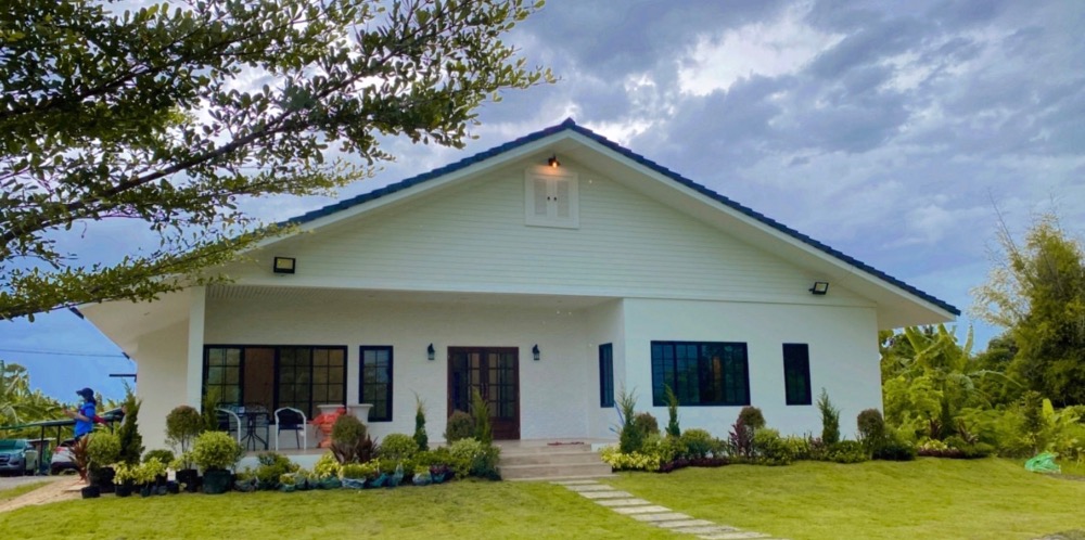 For SaleHouseAng Thong : House for sale with a resort atmosphere, has a pond, lots of fish in the pond, trees, various kinds of fruit, ready to move in, perfect for living. or cafe business