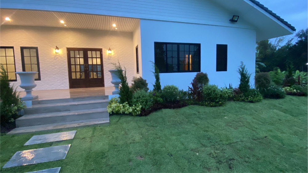 For SaleHouseAng Thong : House for sale with a resort atmosphere, has a pond, lots of fish in the pond, trees, various kinds of fruit, ready to move in, perfect for living. or cafe business