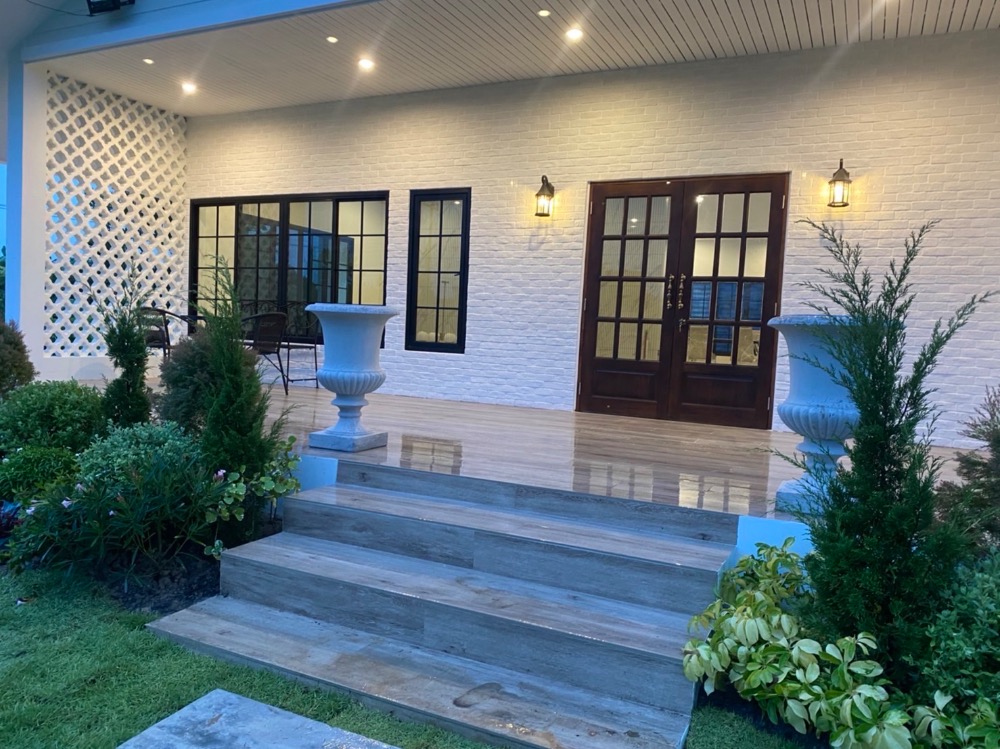 For SaleHouseAng Thong : House for sale with a resort atmosphere, has a pond, lots of fish in the pond, trees, various kinds of fruit, ready to move in, perfect for living. or cafe business