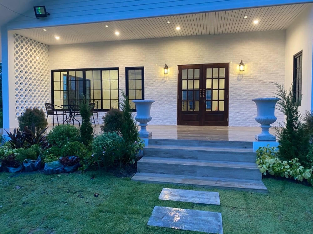 For SaleHouseAng Thong : House for sale with a resort atmosphere, has a pond, lots of fish in the pond, trees, various kinds of fruit, ready to move in, perfect for living. or cafe business