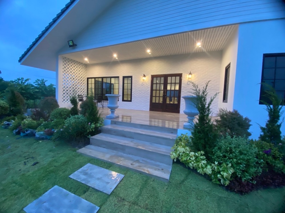 For SaleHouseAng Thong : House for sale with a resort atmosphere, has a pond, lots of fish in the pond, trees, various kinds of fruit, ready to move in, perfect for living. or cafe business