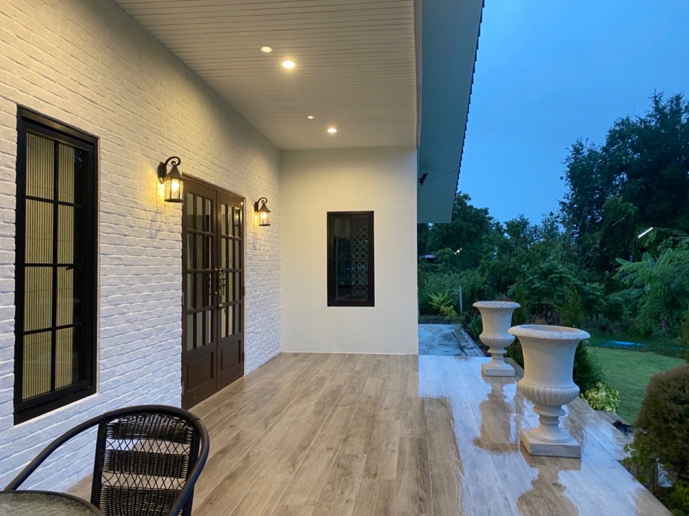 For SaleHouseAng Thong : House for sale with a resort atmosphere, has a pond, lots of fish in the pond, trees, various kinds of fruit, ready to move in, perfect for living. or cafe business