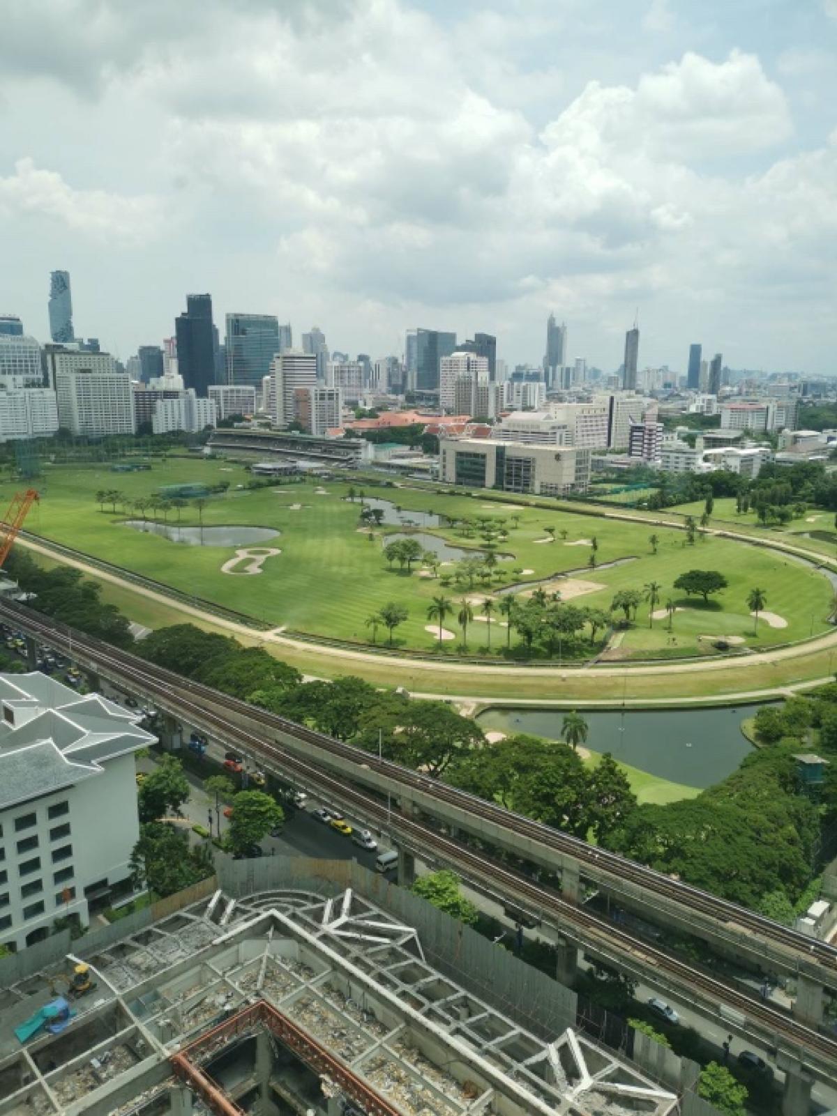 ขายคอนโดวิทยุ ชิดลม หลังสวน : 📢👇A room with a huge green view of RBSC ( Royal Bangkok Sport Club), near Central World, fashion center of Bangkok Siam Square , Chulalongkorn Hospital , fully furnished, ready to move in