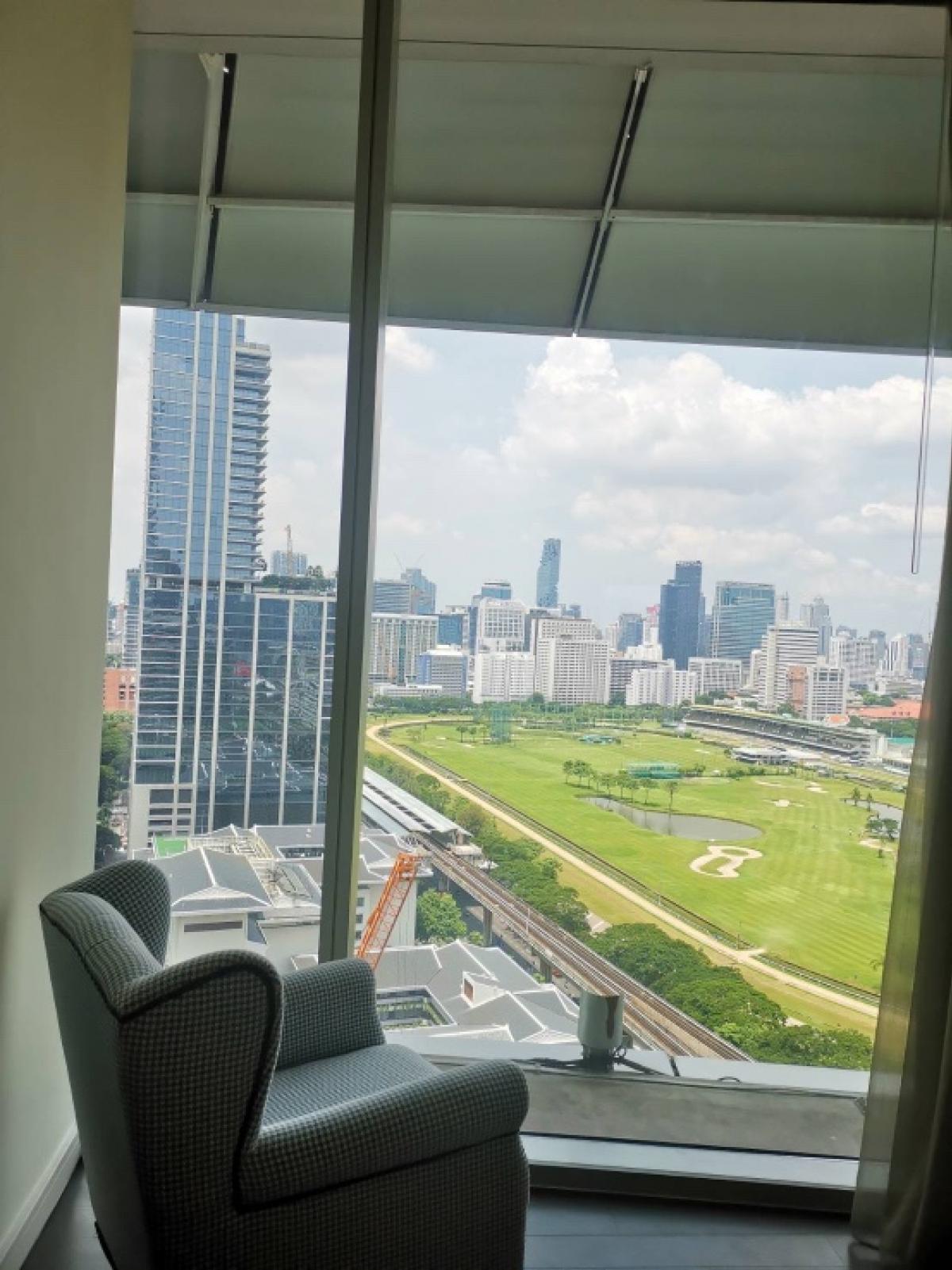 For RentCondoWitthayu, Chidlom, Langsuan, Ploenchit : 📢👇A room with a huge green view of RBSC ( Royal Bangkok Sport Club), near Central World, fashion center of Bangkok Siam Square , Chulalongkorn Hospital , fully furnished, ready to move in