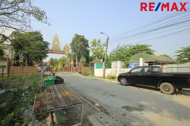 ขายที่ดินบางแค เพชรเกษม : ที่ดินเพชรเกษม77แยก4-1 ที่ถมแล้วมีกำแพงล้อมรอบ แปลงมุมติดคลอง หน้าวัดระฆังพรหมรังสี 181ตารางวา เหมาะสร้างบ้าน สำนักงาน หอพัก แถมแบบก่อสร้างฟรี 34,000/วา