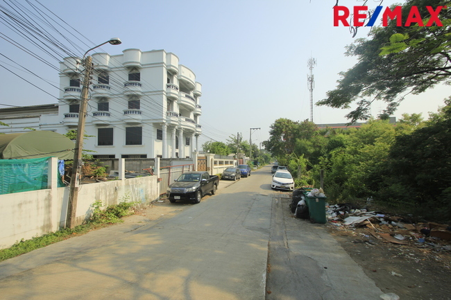 ขายที่ดินบางแค เพชรเกษม : ที่ดินเพชรเกษม77แยก4-1 ที่ถมแล้วมีกำแพงล้อมรอบ แปลงมุมติดคลอง หน้าวัดระฆังพรหมรังสี 181ตารางวา เหมาะสร้างบ้าน สำนักงาน หอพัก แถมแบบก่อสร้างฟรี 34,000/วา