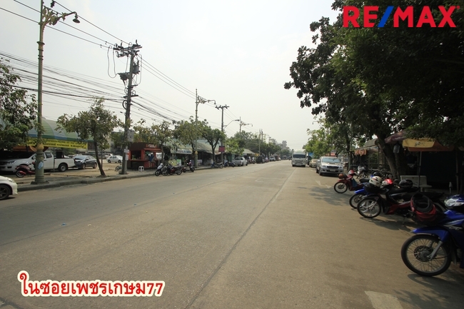 ขายที่ดินบางแค เพชรเกษม : ที่ดินเพชรเกษม77แยก4-1 ที่ถมแล้วมีกำแพงล้อมรอบ แปลงมุมติดคลอง หน้าวัดระฆังพรหมรังสี 181ตารางวา เหมาะสร้างบ้าน สำนักงาน หอพัก แถมแบบก่อสร้างฟรี 34,000/วา