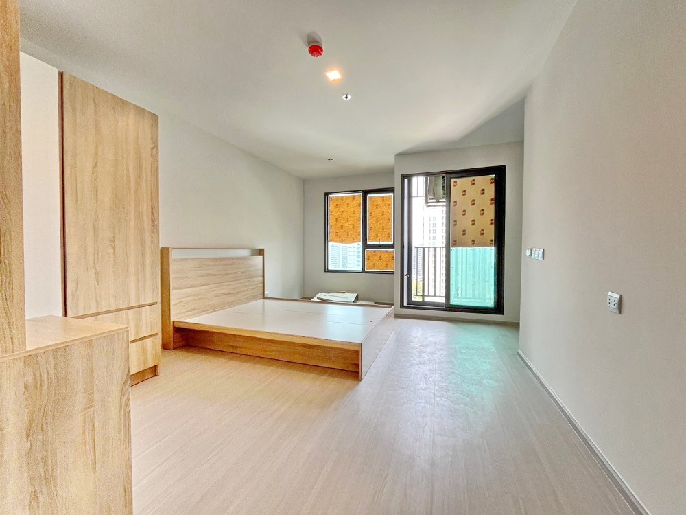 For SaleCondoLadprao, Central Ladprao : Modern style condo for sale, Life Ladprao, near BTS Lat Phrao Intersection and MRT Phahon Yothin.