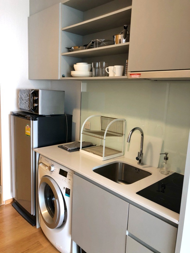 ขายคอนโดสาทร นราธิวาส : S-NVSL103 ขาย คอนโด โนเบิล รีโว่ สีลม ชั้น23 วิวเมือง 33.7ตรม. 1นอน 1น้ำ 4.99ล้าน 064-959-8900