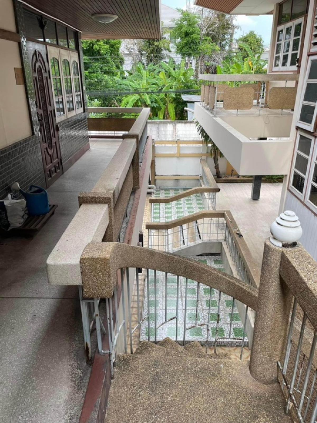 For SaleHouseSapankwai,Jatujak : 📢 Exclusive Listing! Three Houses on a Rare Square-Shaped Land Plot in Inthamara–Saphan Khwai | Only 600 m to BTS | Prime Access to Sutthisan–Phahonyothin–Vibhavadi