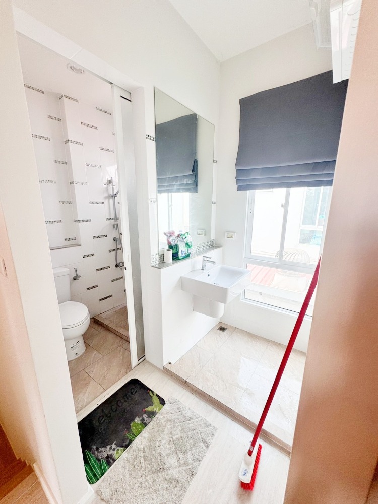 For SaleTownhomePathum Thani,Rangsit, Thammasat : Townhome for sale, Foret Lam Luk Ka-Khlong 5, 2 floors, 3 bedrooms, 2 bathrooms, 17.1 sqw, very new condition, next to the motorway.