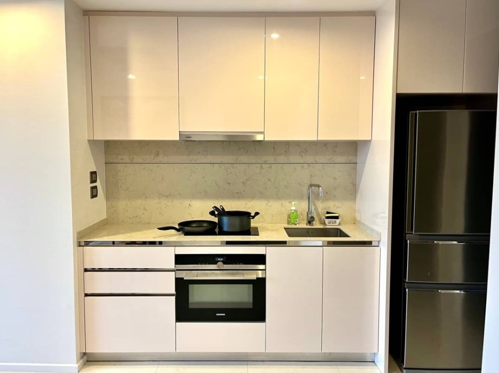 ให้เช่าคอนโดสาทร นราธิวาส : High Floor , The Bangkok Sathon 1bed 61 sqm Fullyfurnish 45,000-