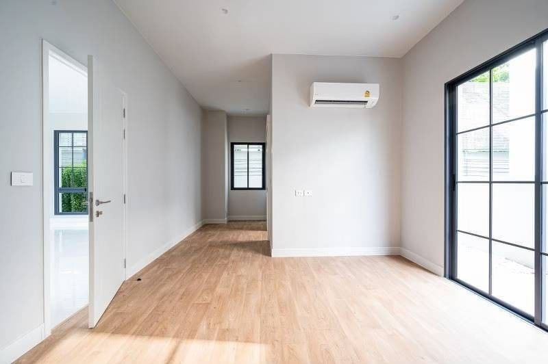 ขายบ้านพัฒนาการ ศรีนครินทร์ : 🔥🔥 𝐅𝐎𝐑 𝐒𝐀𝐋𝐄 : 𝐍𝐎𝐇𝐎.𝟒!!  𝐏𝐫𝐢𝐜𝐞  𝟓𝟗𝐦𝐛, 𝟒 𝐁𝐞𝐝𝐬 𝟓 𝐁𝐚𝐭𝐡𝐬 𝟑 𝐏𝐚𝐫𝐤𝐢𝐧𝐠,  𝟒𝟗𝟓𝐬𝐪𝐦 : 𝐁𝐞𝐬𝐭 𝐏𝐫𝐢𝐜𝐞 !! 𝐍𝐚𝐫𝐚𝐬𝐢𝐫𝐢 กรุงเทพกรีฑา ☎️ 𝟎𝟗𝟓𝟗𝟒𝟏𝟓𝟗𝟗𝟗