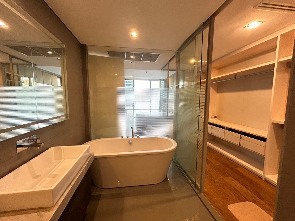 For RentCondoSathorn, Narathiwat : Luxury Room//2bed2bath 118 sqm  Fullyfurnish  Welcome Foreign 85,000-