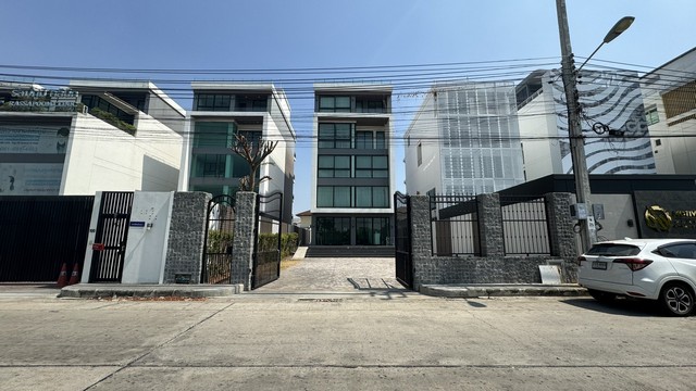 ขายโฮมออฟฟิศเลียบทางด่วนรามอินทรา : พันนา อาคารสำนักงานพร้อมที่พักอาศัย 5 ชั้น พร้อมที่จอดรถ ตกแต่งเสร็จ สวยงาม #เซ็นทรัลอีสต์วิลล์ #นาคนิวาส6 #ถนนประดิษฐ์มนูญธรรม #อาคารพาณิชย์