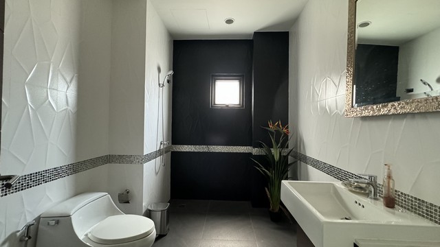 ขายโฮมออฟฟิศเลียบทางด่วนรามอินทรา : พันนา อาคารสำนักงานพร้อมที่พักอาศัย 5 ชั้น พร้อมที่จอดรถ ตกแต่งเสร็จ สวยงาม #เซ็นทรัลอีสต์วิลล์ #นาคนิวาส6 #ถนนประดิษฐ์มนูญธรรม #อาคารพาณิชย์